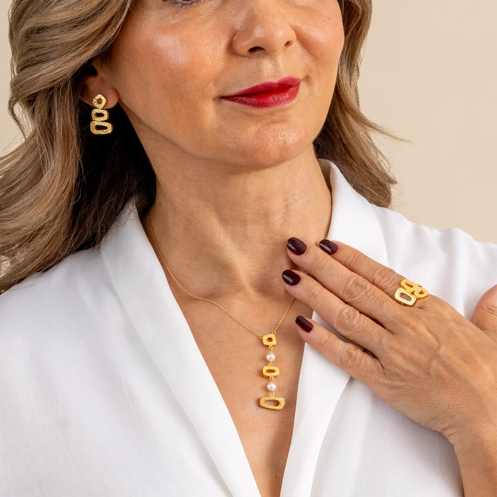 Ahjar Stacked Necklace with Pearls in 18K Brushed Gold